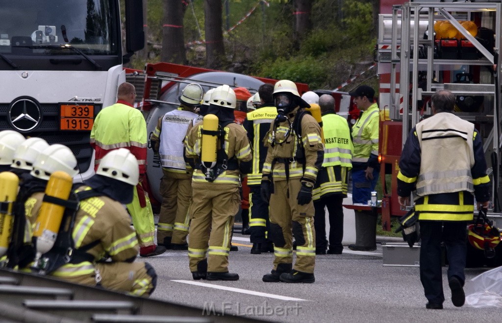 VU Gefahrgut LKW umgestuerzt A 4 Rich Koeln Hoehe AS Gummersbach P150.JPG - Miklos Laubert